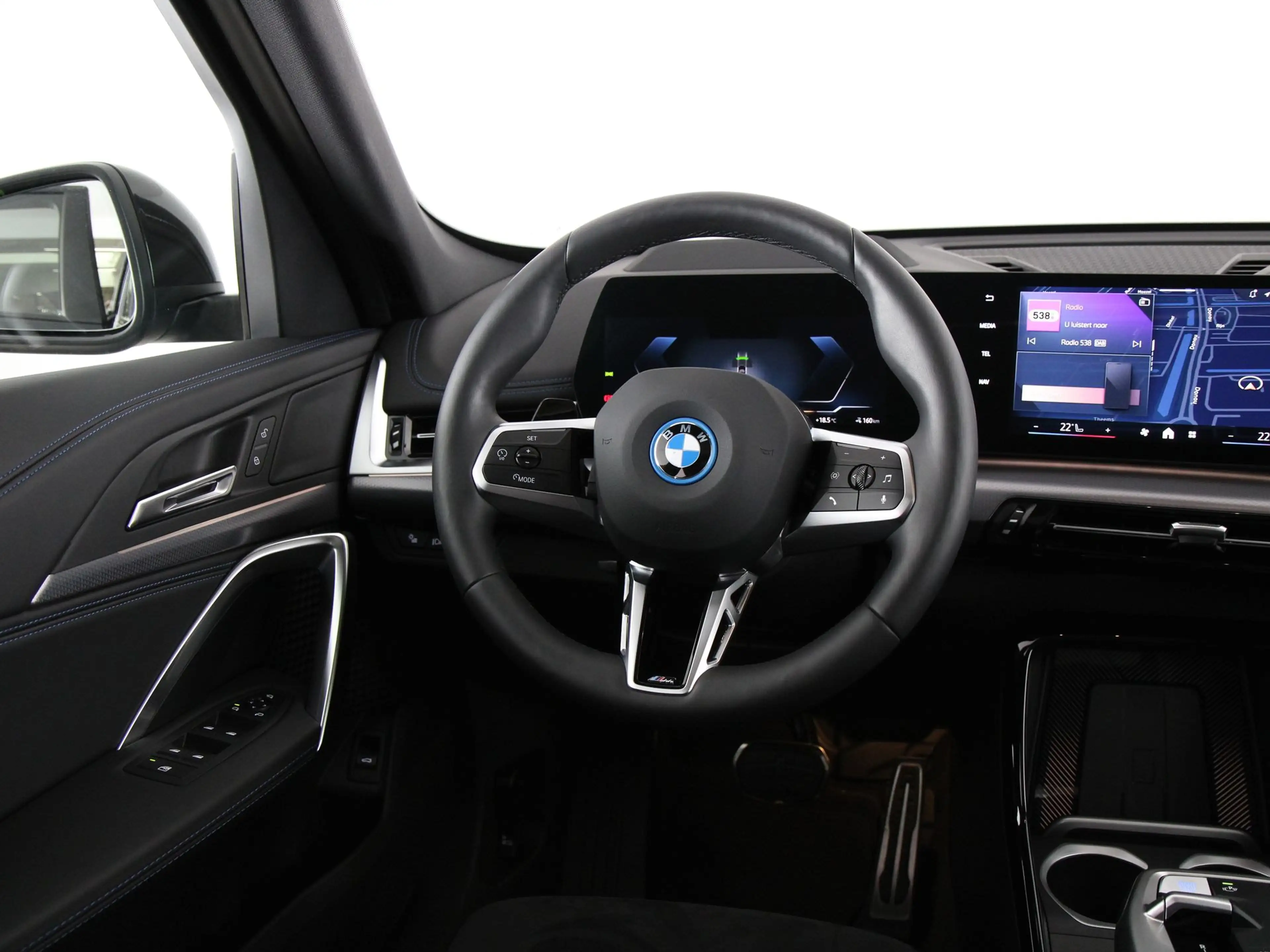 BMW iX1 eDrive20 67 kWh M-Sport SoH 100% — photo 2