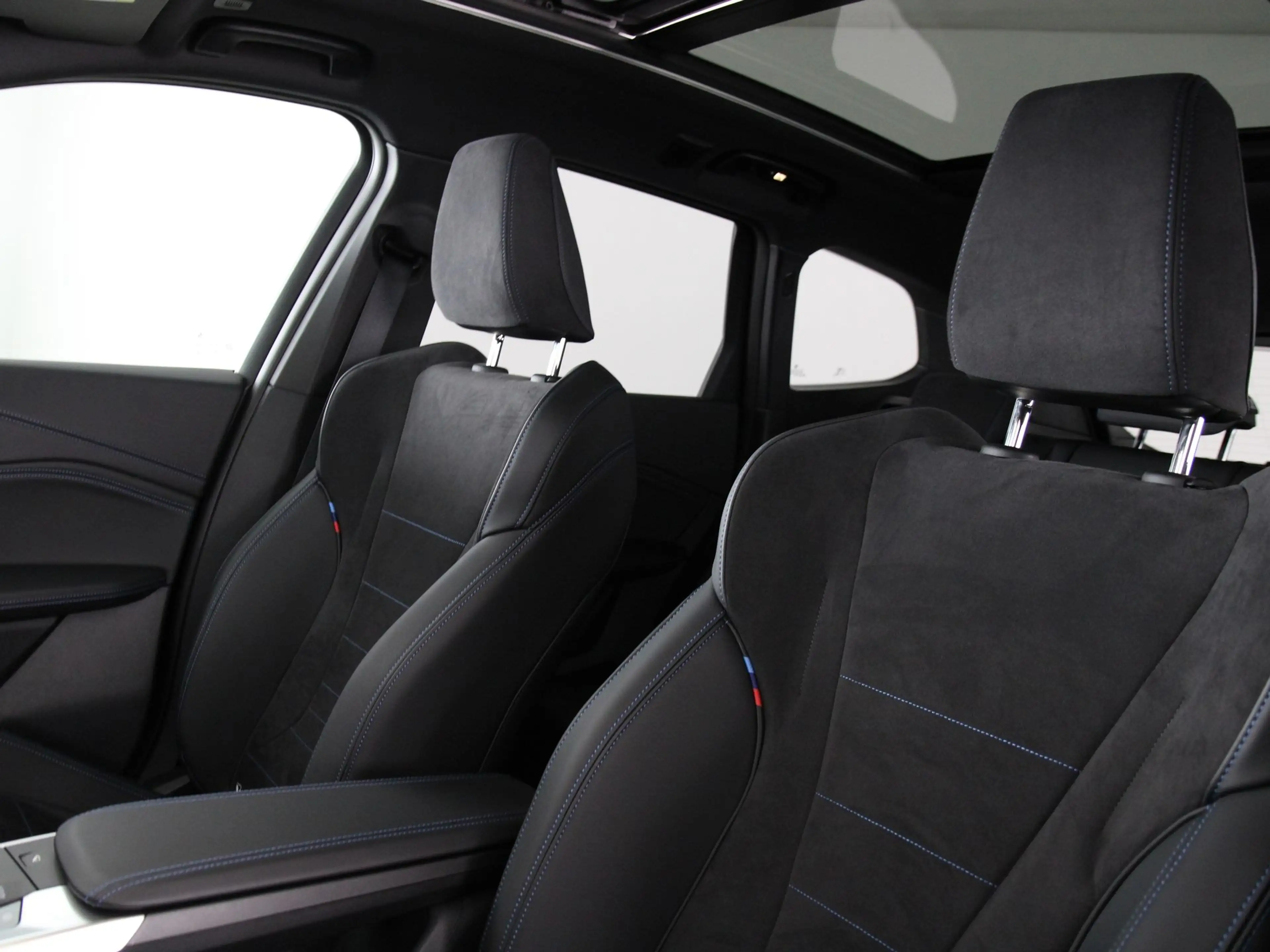 BMW iX1 eDrive20 67 kWh M-Sport SoH 100% — photo 5