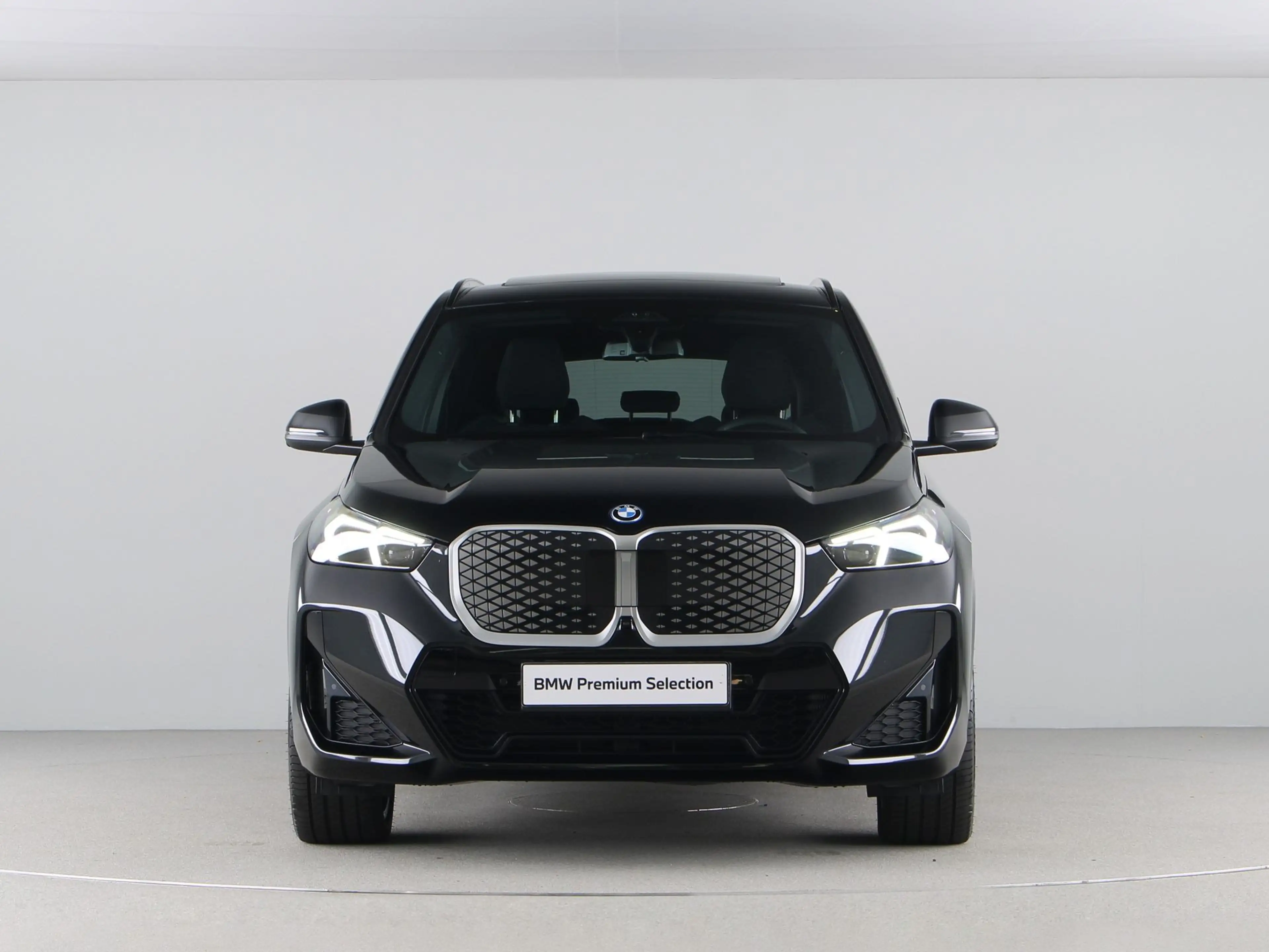 BMW iX1 eDrive20 67 kWh M-Sport SoH 100% — photo 6