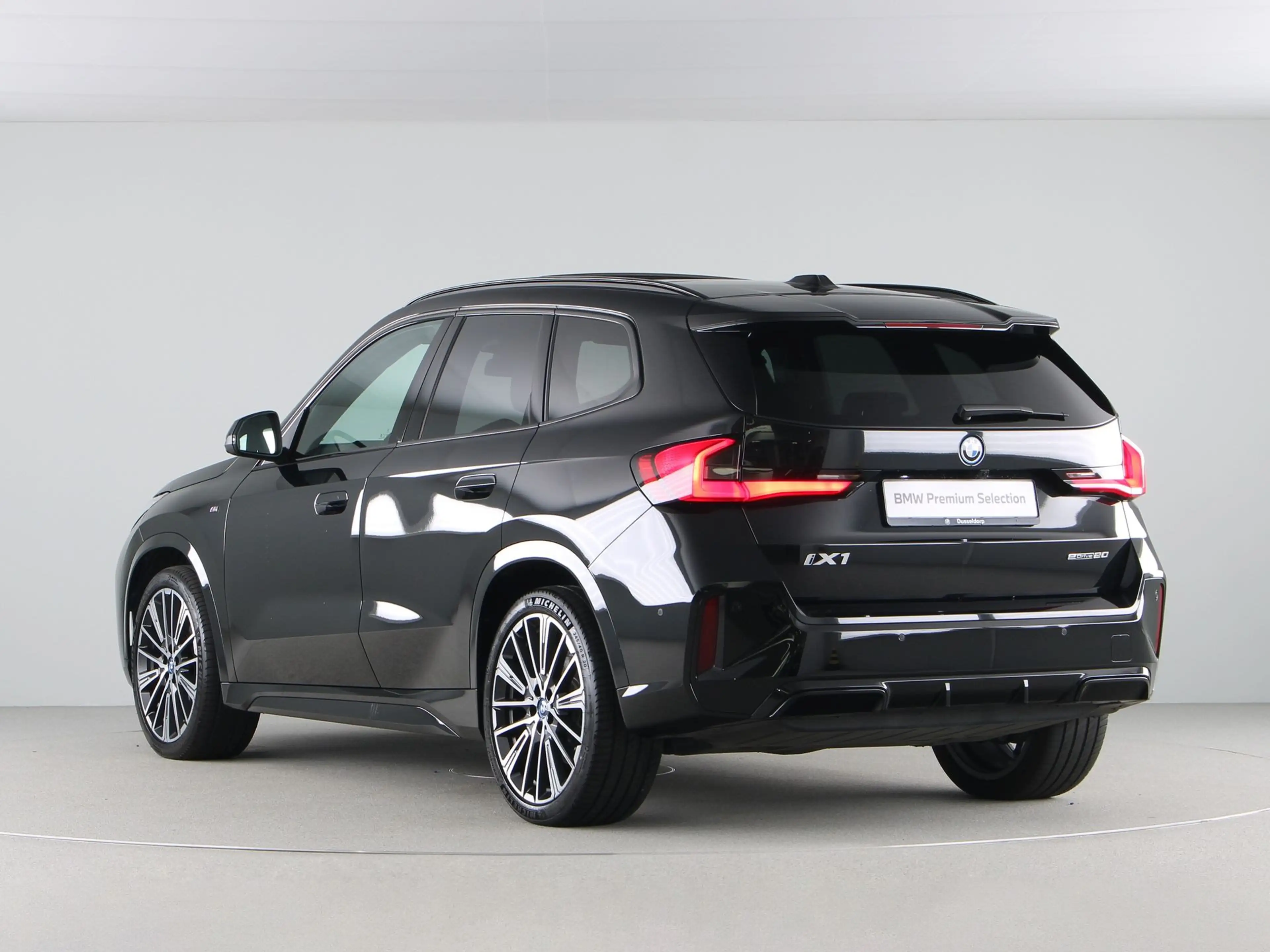 BMW iX1 eDrive20 67 kWh M-Sport SoH 100% — photo 11