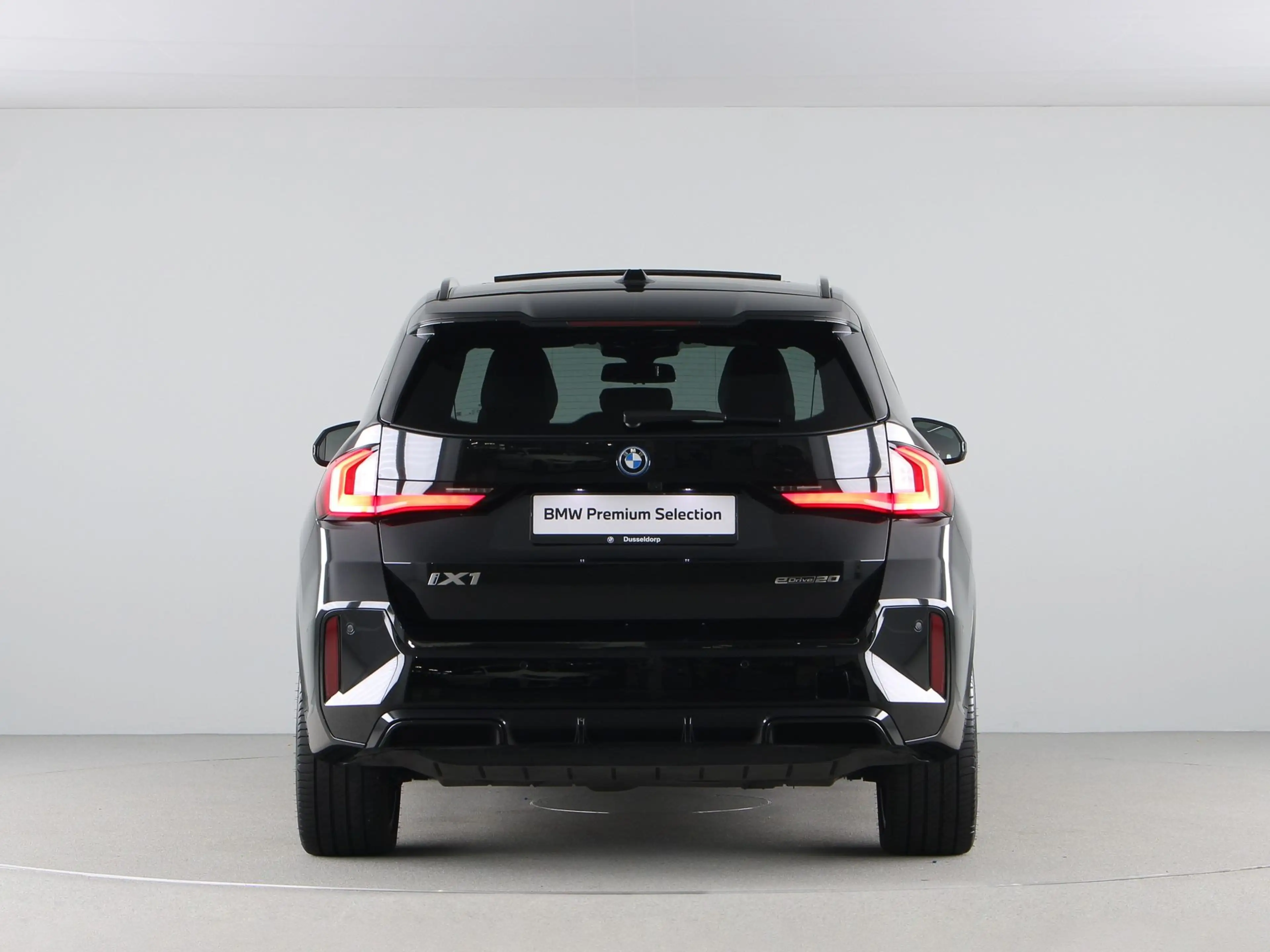 BMW iX1 eDrive20 67 kWh M-Sport SoH 100% — photo 10