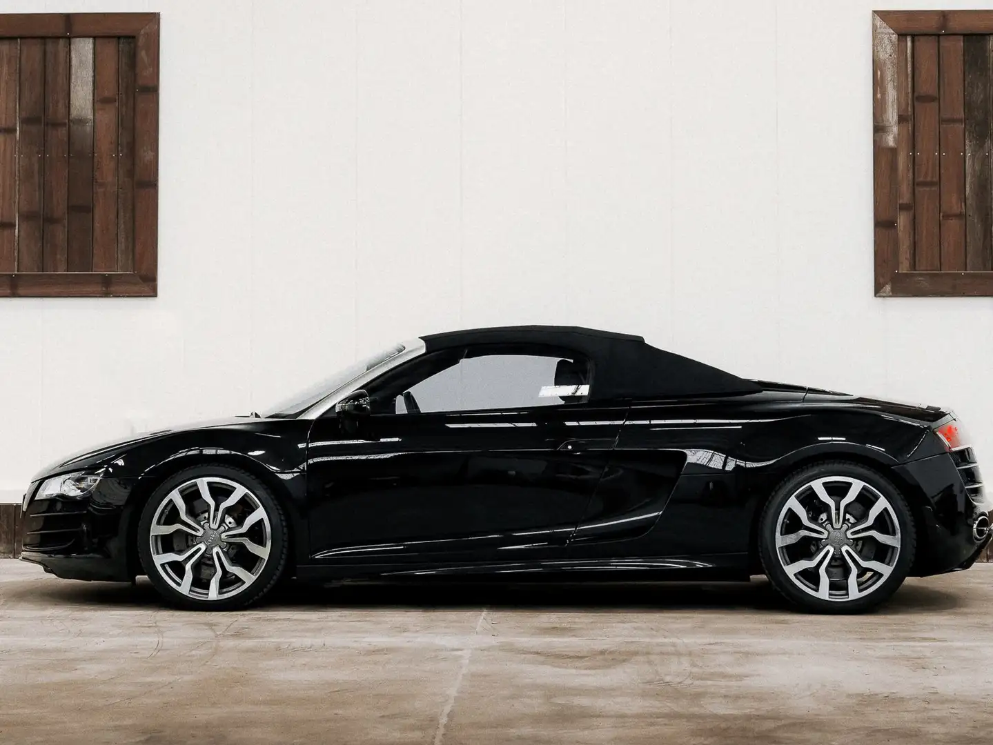 Audi R8 V10 Spyder Schwarz - 2