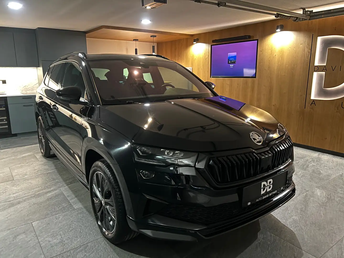 Skoda Karoq 2,0 TDI 4x4 Sportline - Facelift - ACC - Matrix Schwarz - 2