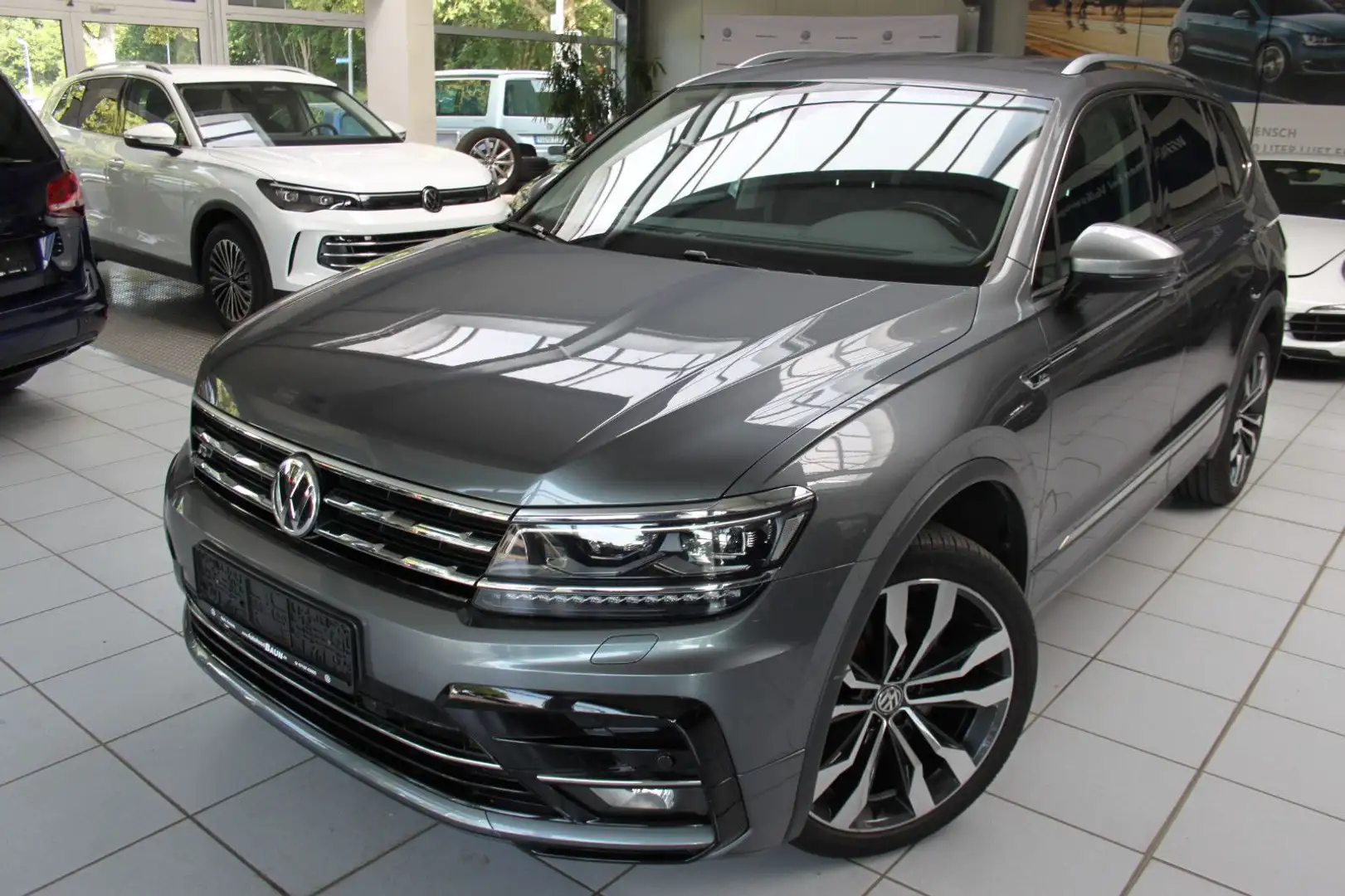 Volkswagen Tiguan Allspace HIGHL/R-LINE/AHK/AID/ACC/20"/APP Grau - 1