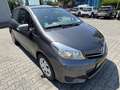 Toyota Yaris 1.3 VVT-i ASPIRATION NL-AUTO 1E-EIG DEALER-OND NAV Grijs - thumbnail 9
