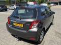 Toyota Yaris 1.3 VVT-i ASPIRATION NL-AUTO 1E-EIG DEALER-OND NAV Grijs - thumbnail 5