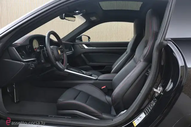 Porsche 911 view 10