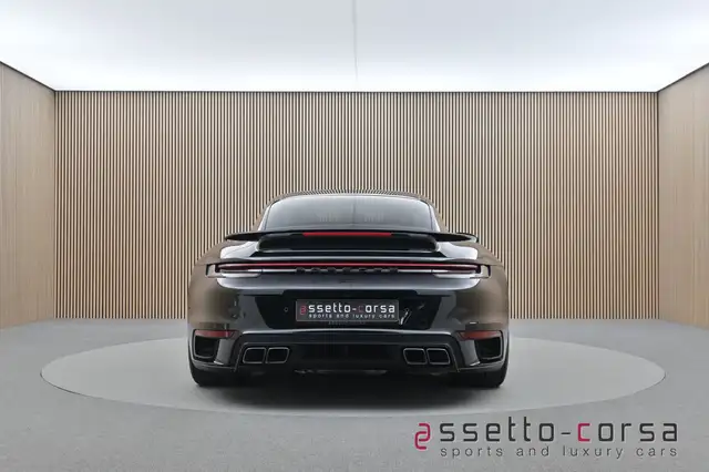 Porsche 911 view 3
