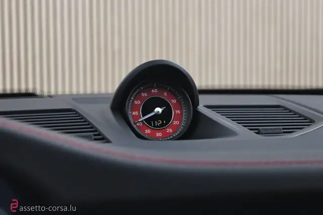 Porsche 911 view 15