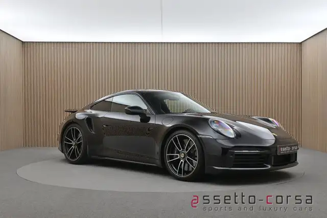 Porsche 911 view 6