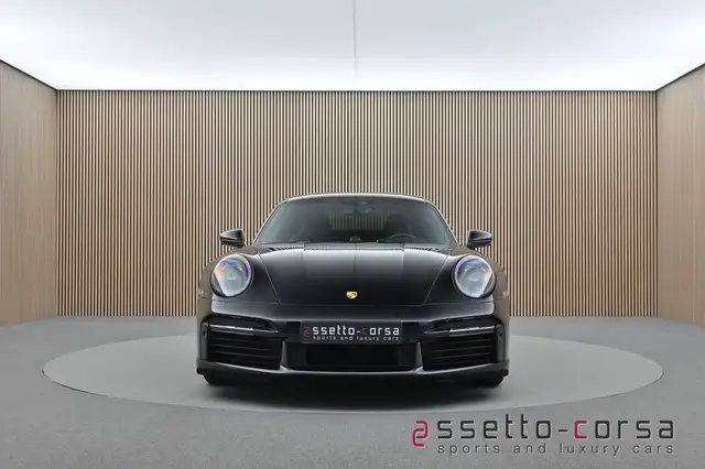Porsche 911 view 7