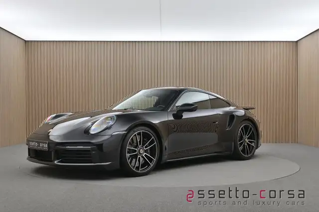 Porsche 911 view 8