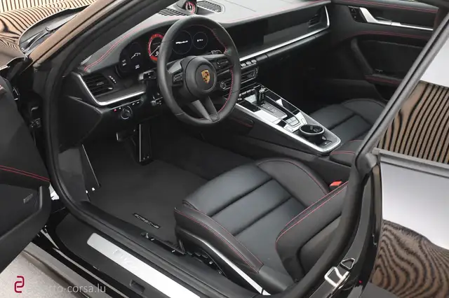 Porsche 911 view 11