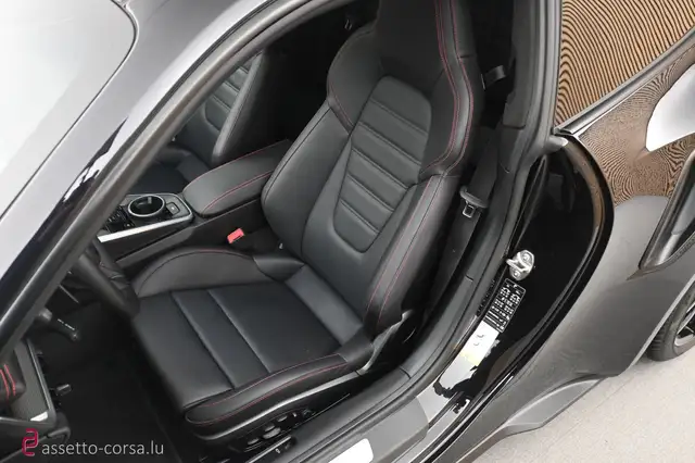 Porsche 911 view 9