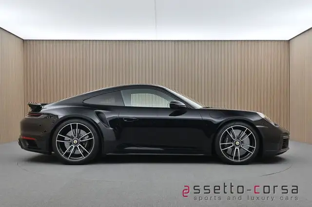 Porsche 911 view 5