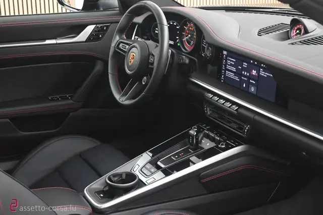 Porsche 911 view 14