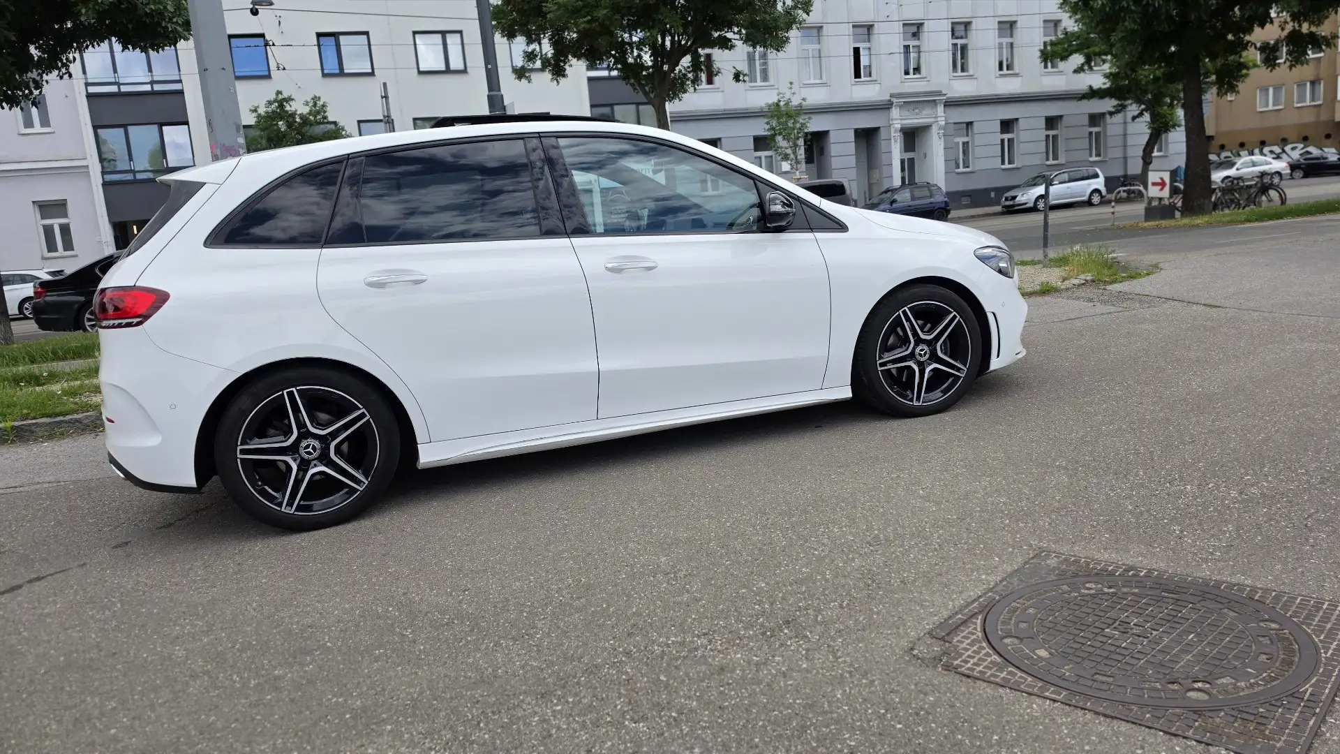 Mercedes-Benz B 200 AMG Line - 2