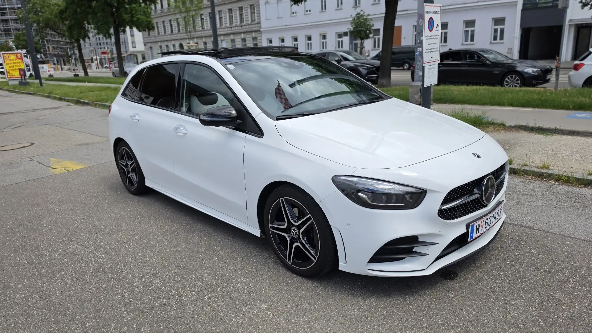 Mercedes-Benz B 200 AMG Line - 1