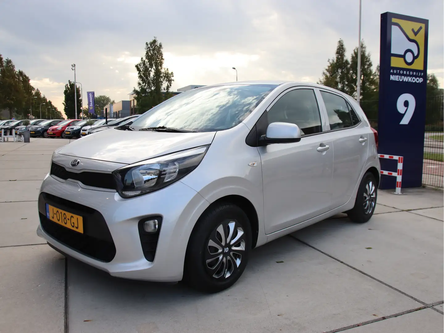 Kia Picanto 1.0 MPi Navigator Airco, Carplay-Camera, Nl auto, Gris - 1