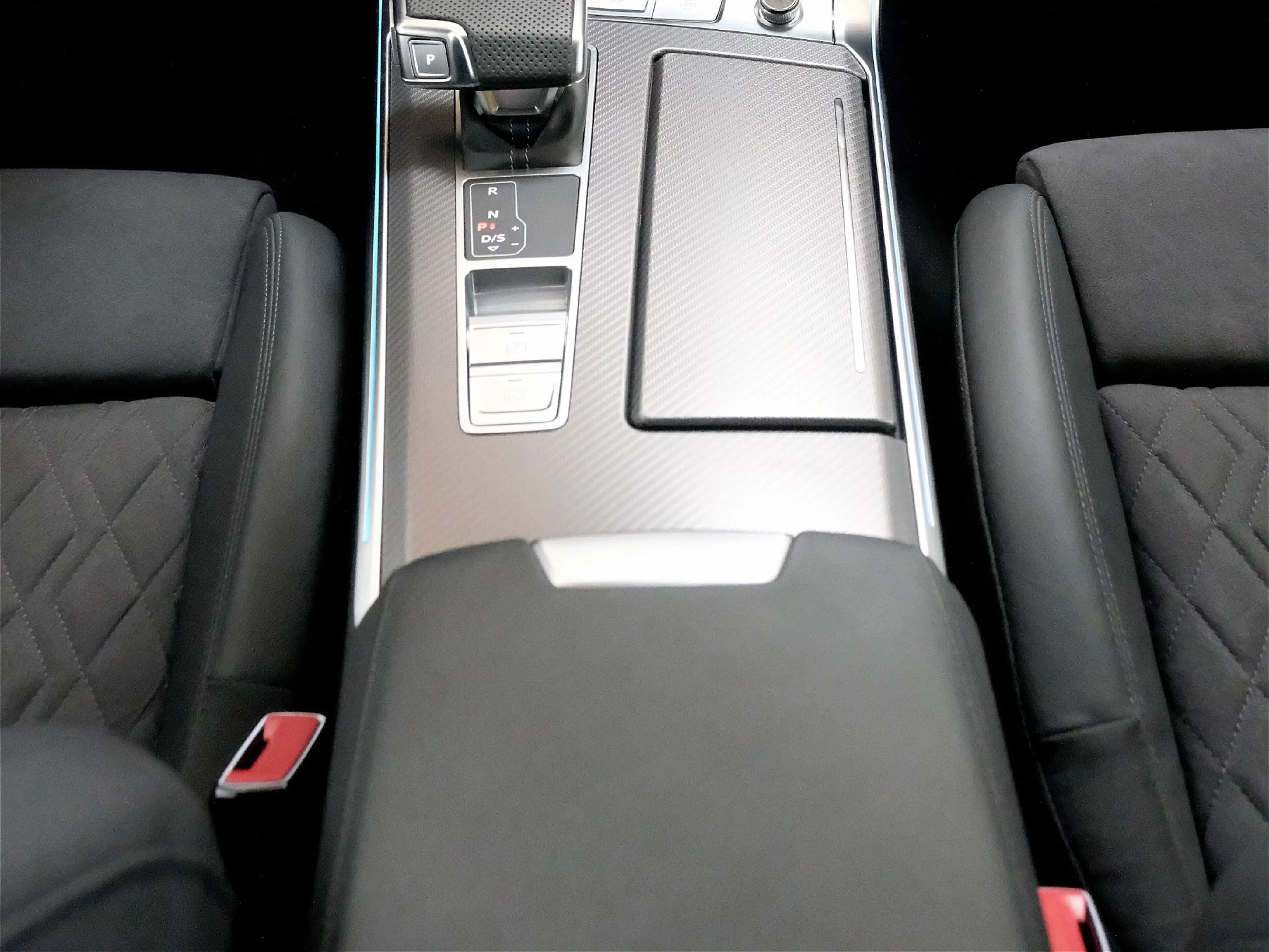 Audi RS6 Avant 4.0 TFSI quattro HUD Navi /1.Hand — photo 13