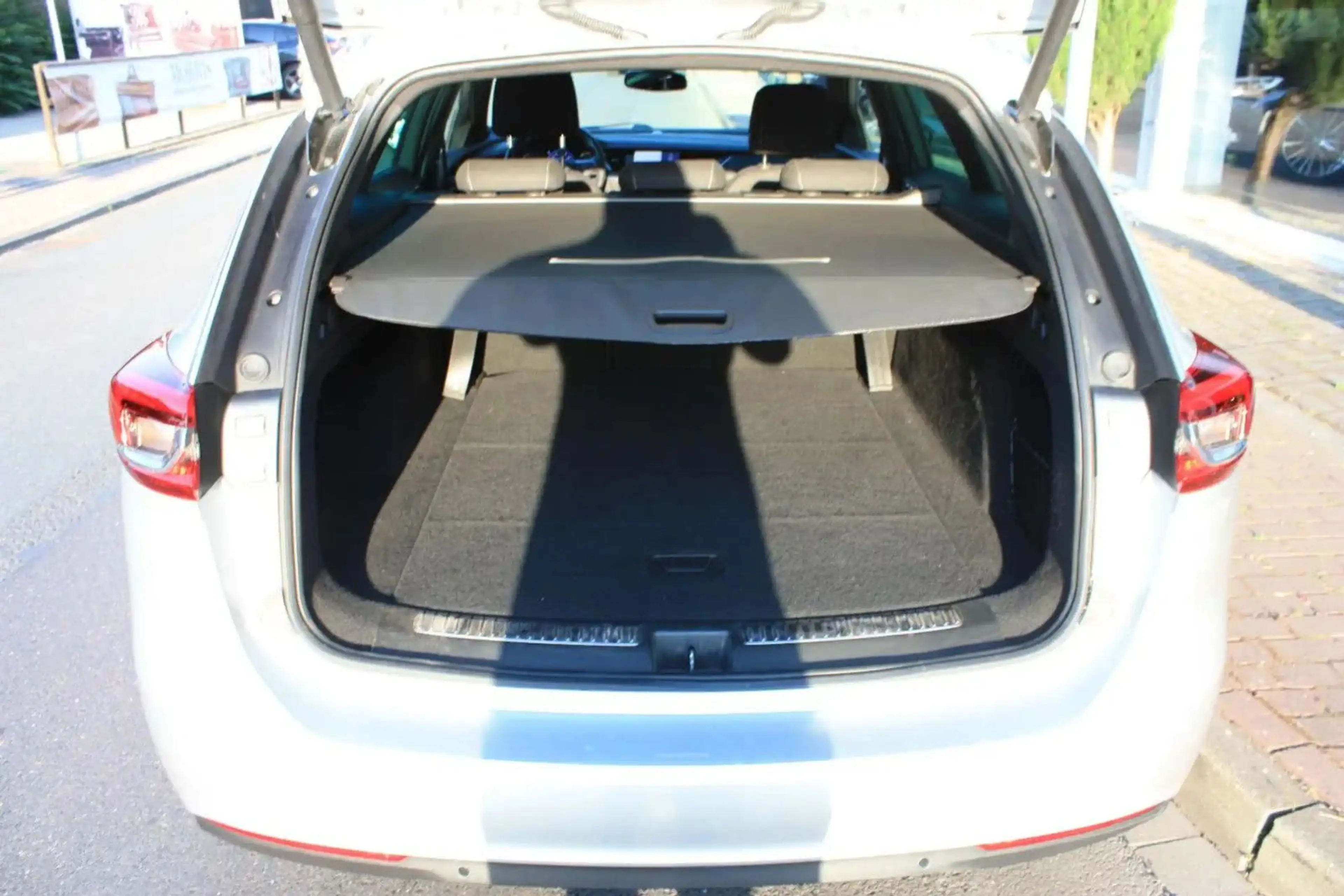 Opel Insignia B Sports Tourer Business — photo 11