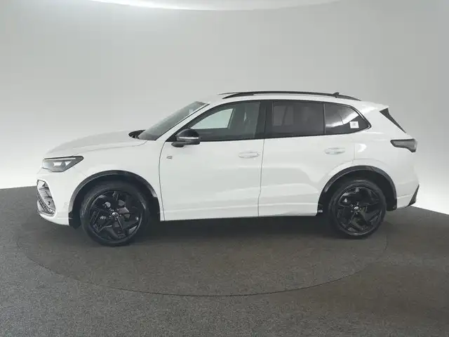Volkswagen Tiguan view 4