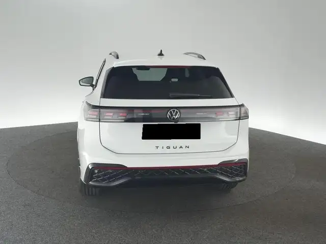 Volkswagen Tiguan view 2