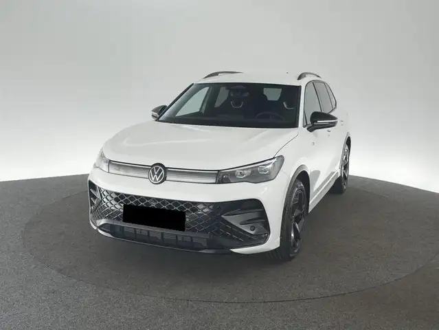Volkswagen Tiguan view 3