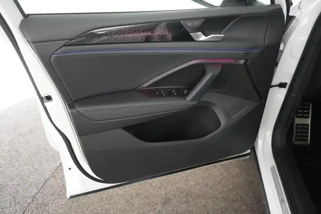 Volkswagen Tiguan view 12