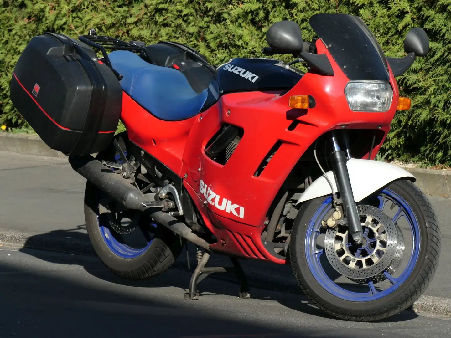 Suzuki GSX 600 F GN 72 B Červená - 1