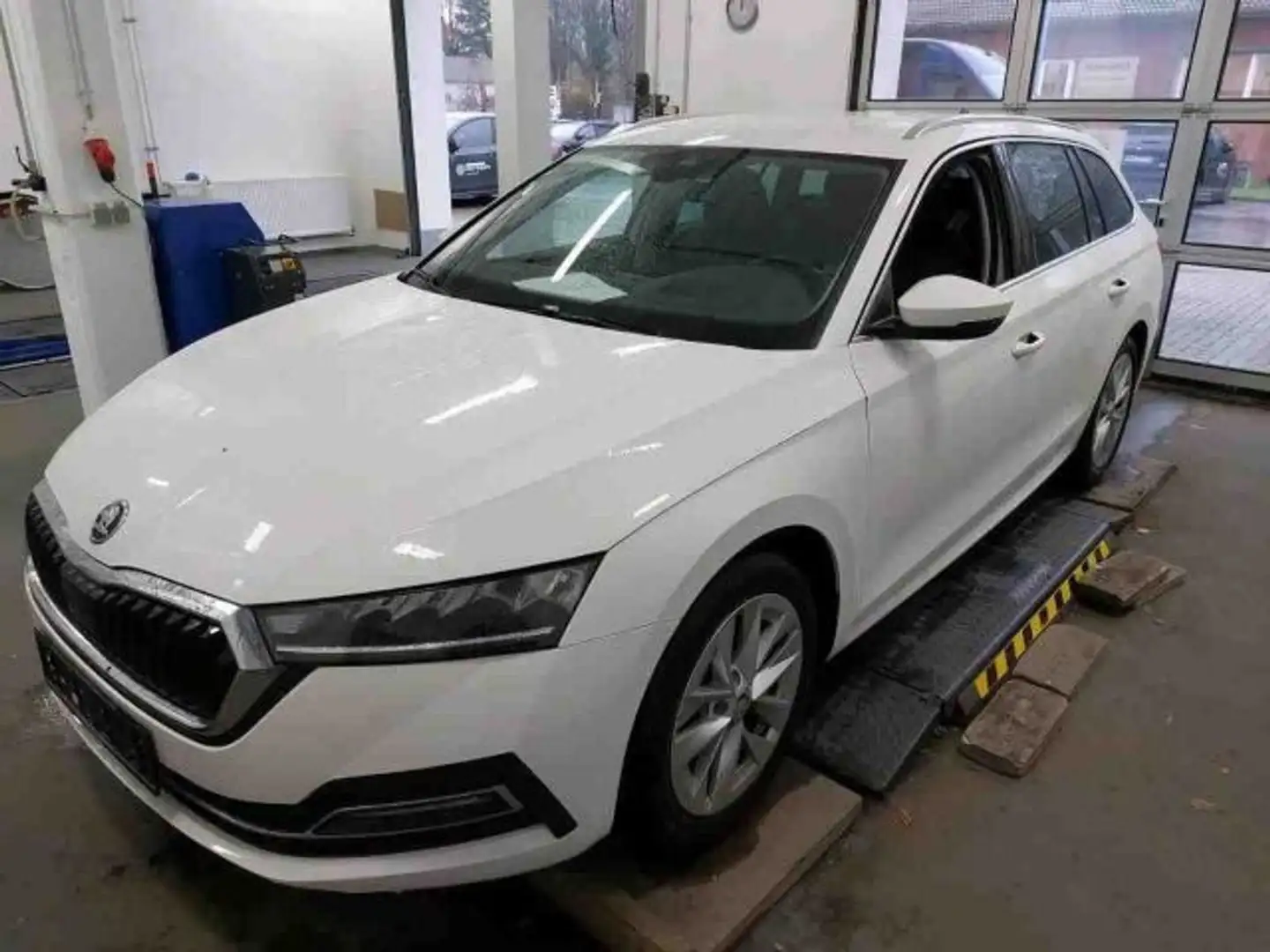 Skoda Octavia Combi 2.0 TDI DSG STYLE LED+NAVI+ACC+SHZ Weiß - 2
