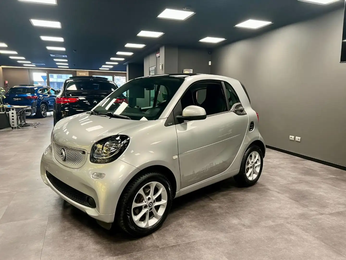 smart forTwo 1.0 twinamic Passion Silber - 1