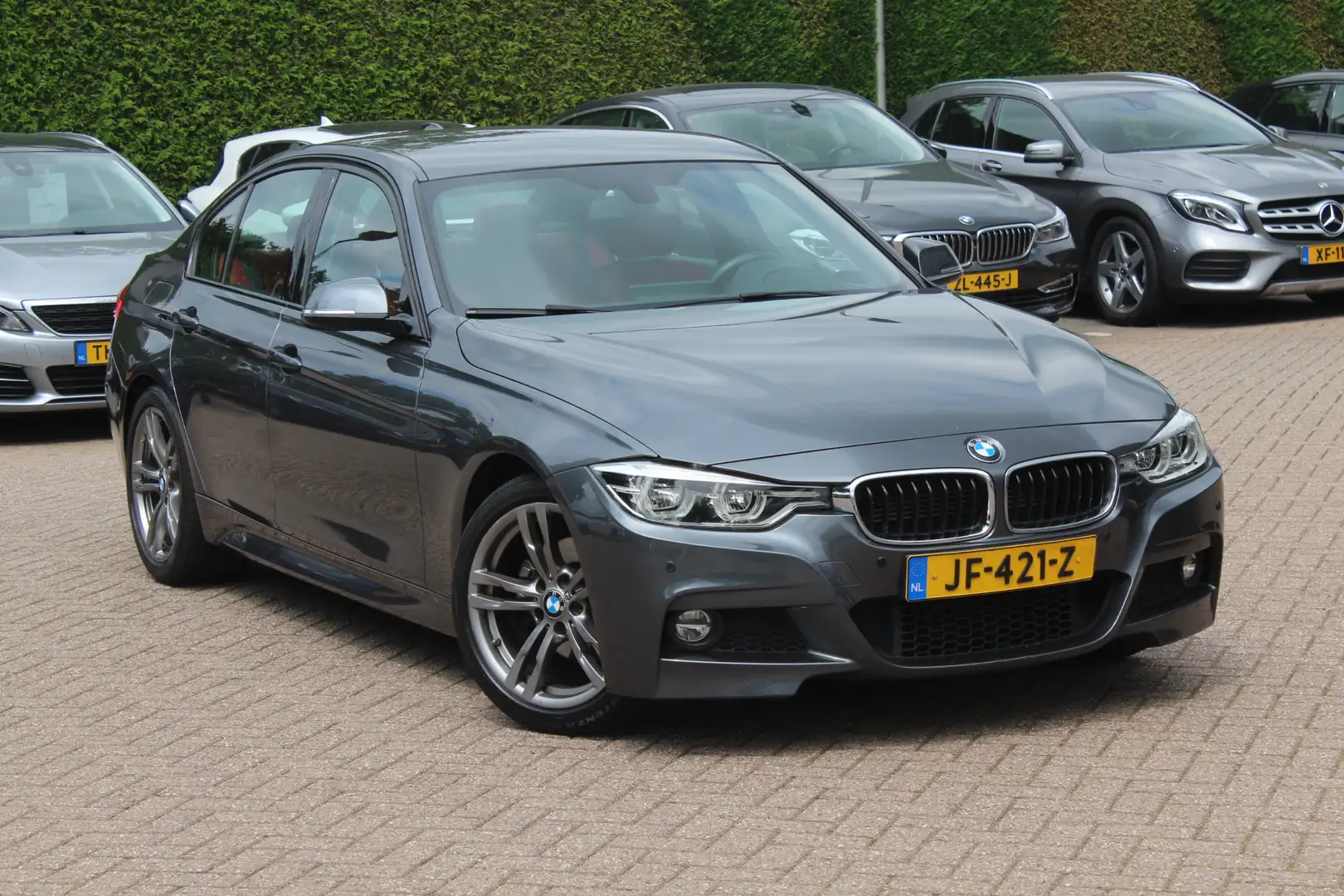 BMW 330 3-serie 330e M Sport / Leder / Navigatie / Parkeer Grey - 1