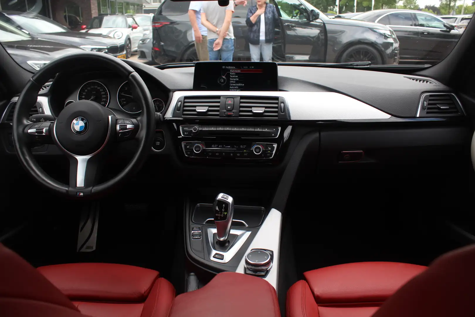 BMW 330 3-serie 330e M Sport / Leder / Navigatie / Parkeer Grey - 2