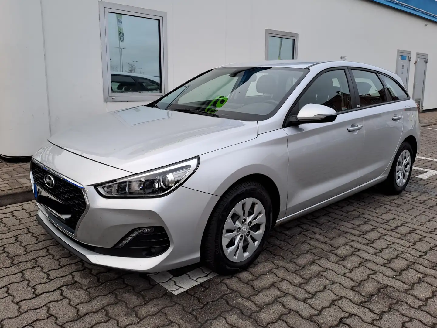 Hyundai i30 i30 Kombi Kombi 1.0 T-GDI Trend Серебристый - 1
