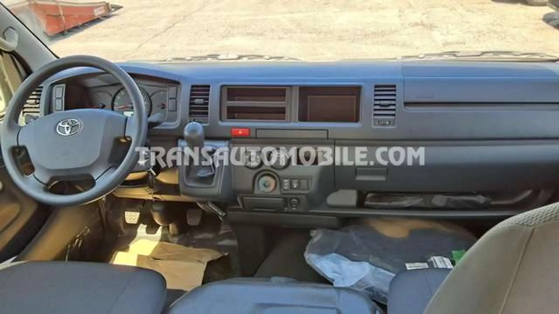 Toyota Hiace HIGH ROOF / TOIT HAUT 2.5L DIESEL van - 2