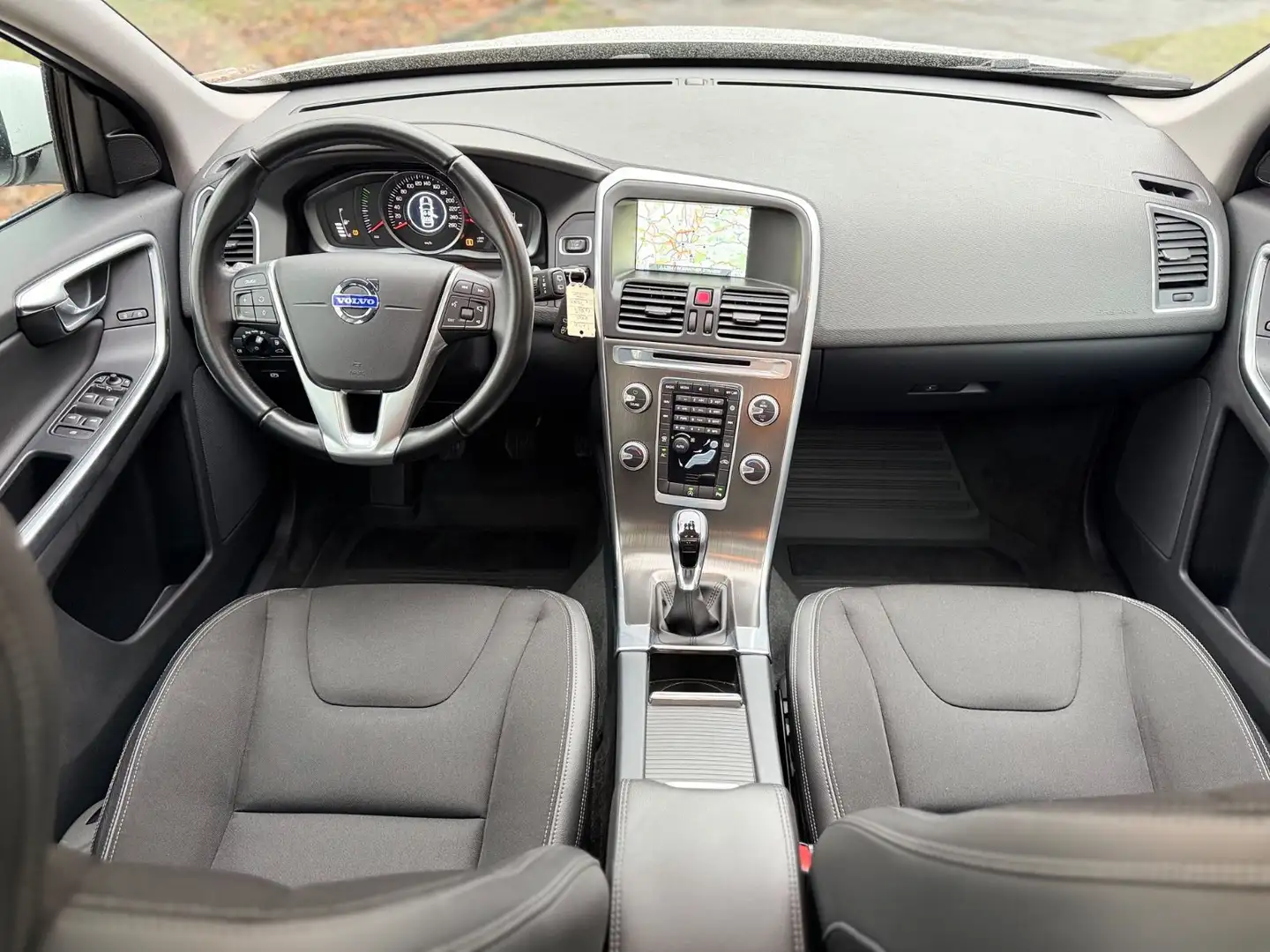 Volvo XC60 Momentum EU6/Panorama/Navi/1.Hand/73.500km Weiß - 2