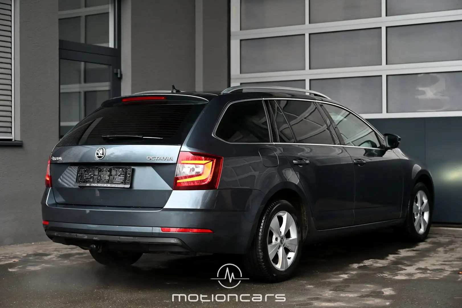 Skoda Octavia 2.0 TDI DPF Style Limited DSG Pickerl NEU Grau - 2