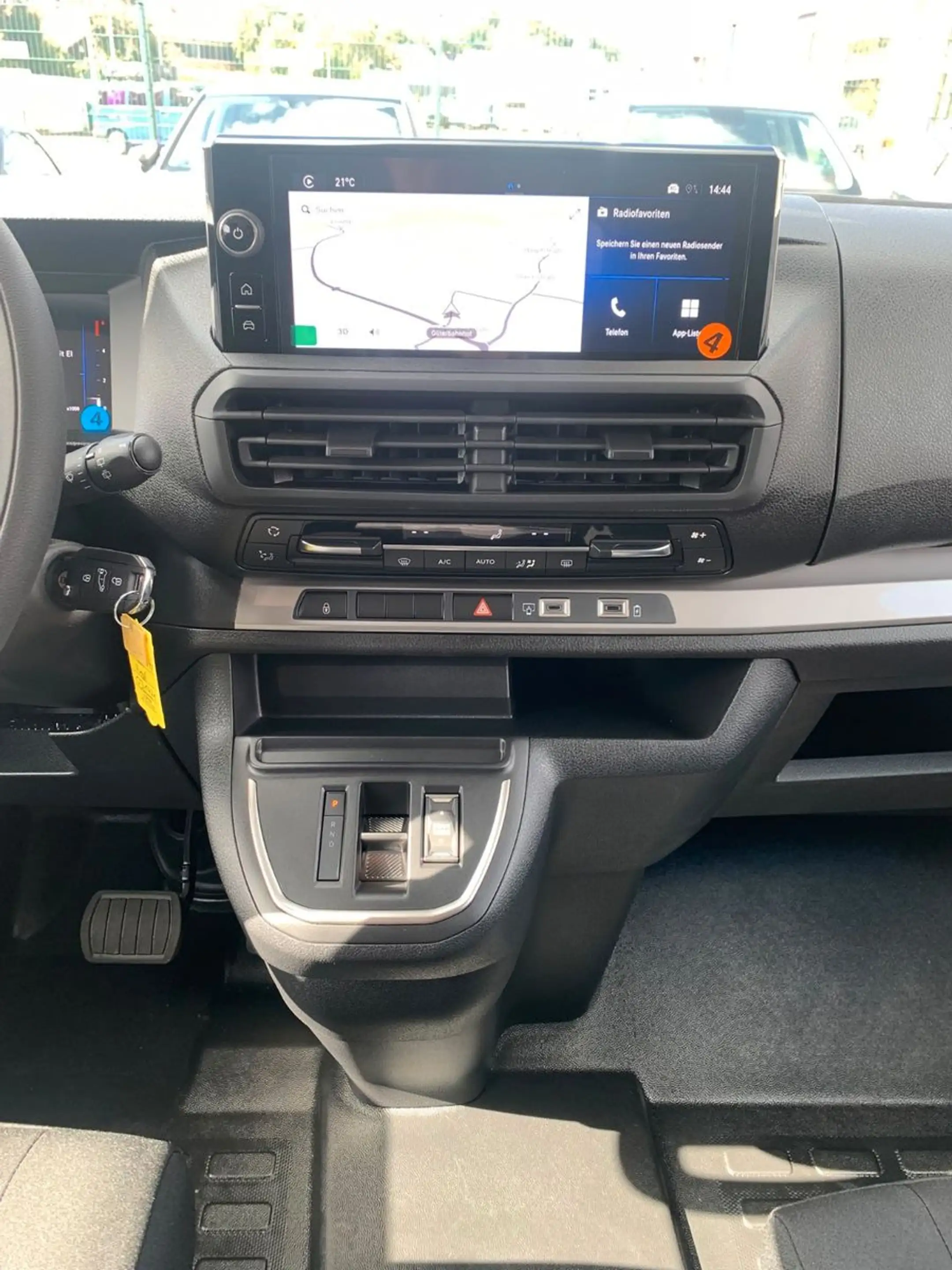 Opel Vivaro Kombi XL 8 Sitze Vollausst. 2.9 t Anhänge — photo 14