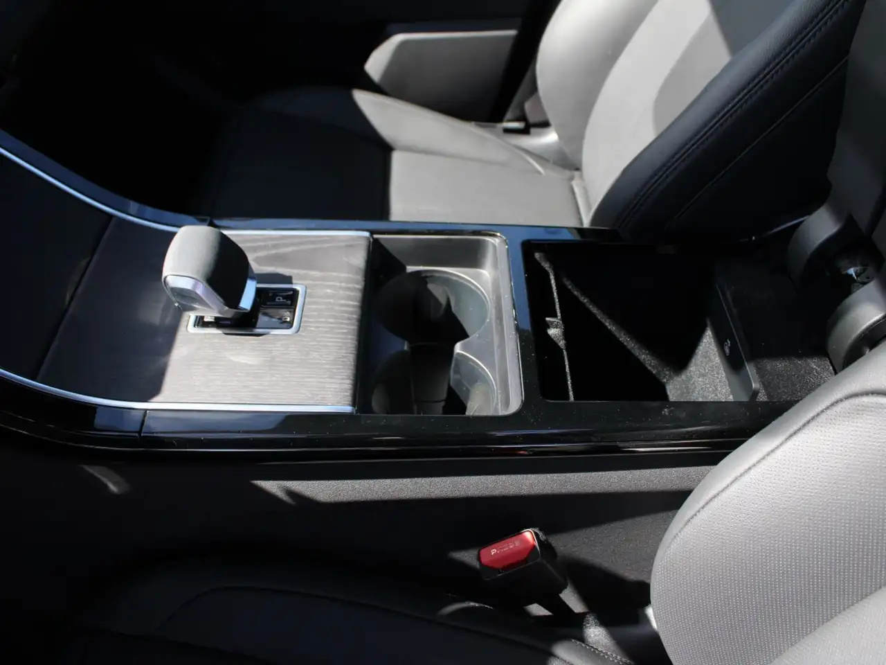 Land Rover Range Rover Velar снимка Land Rover Range Rover Velar