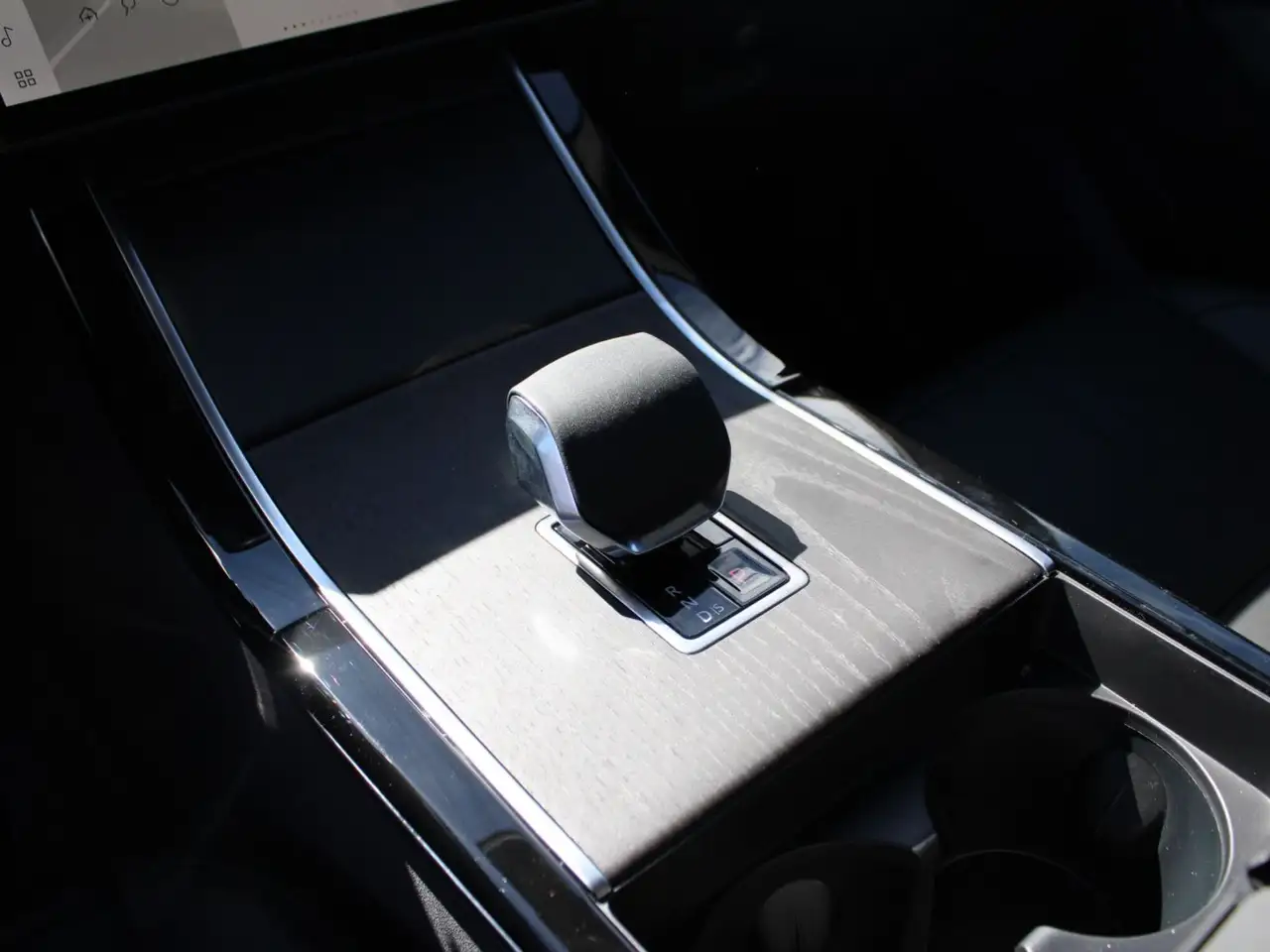Land Rover Range Rover Velar снимка Land Rover Range Rover Velar