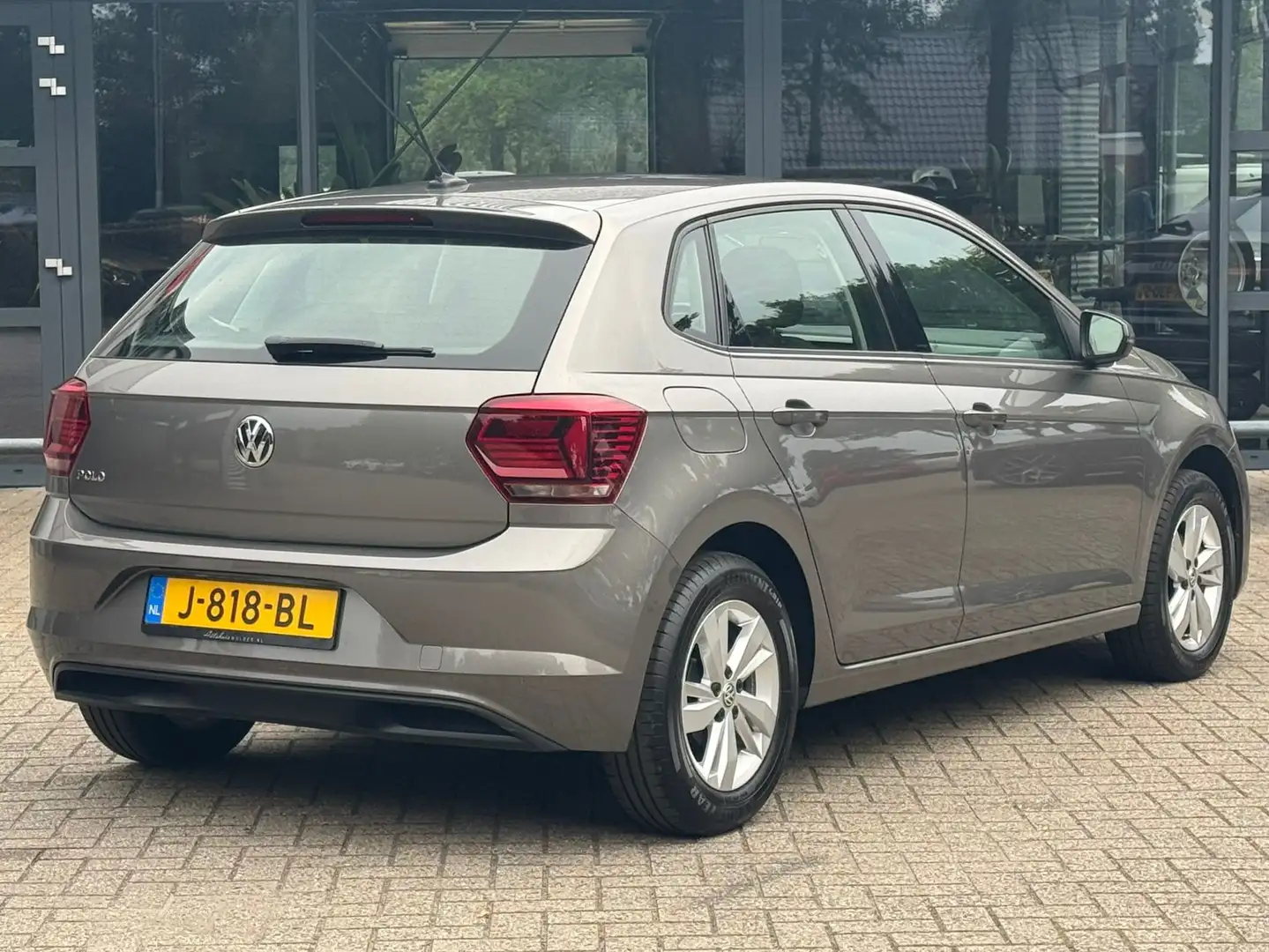 Volkswagen Polo 1.0 TSI Comfortline Airco/Cruise/Navi/LM-Velgen Grijs - 2