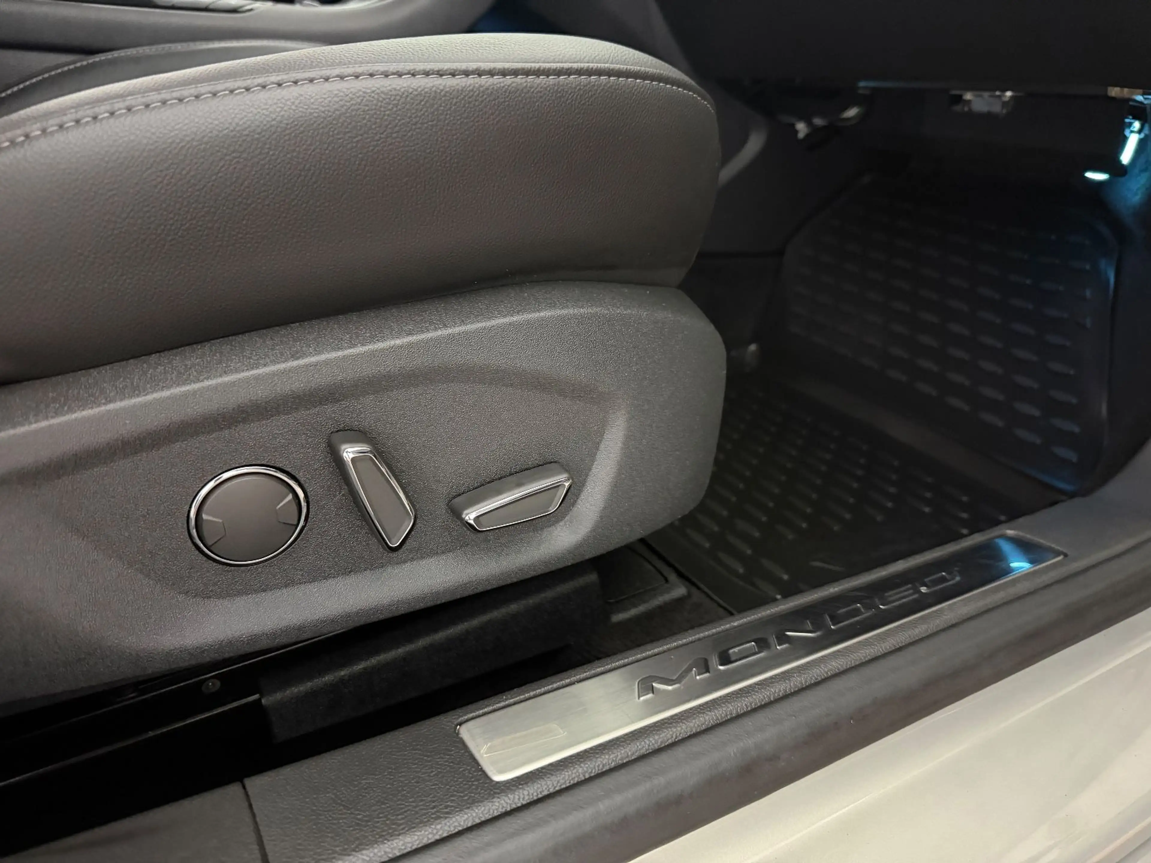 Ford Mondeo Lim. Titanium/LED/ACC/AHK/LEDER/KAM/ — photo 11