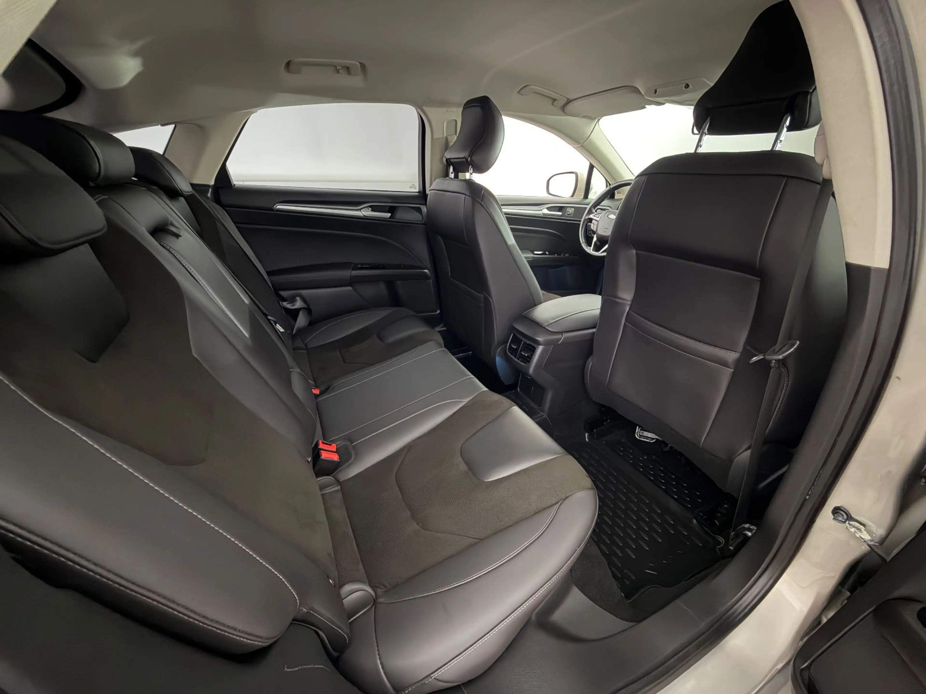 Ford Mondeo Lim. Titanium/LED/ACC/AHK/LEDER/KAM/ — photo 9