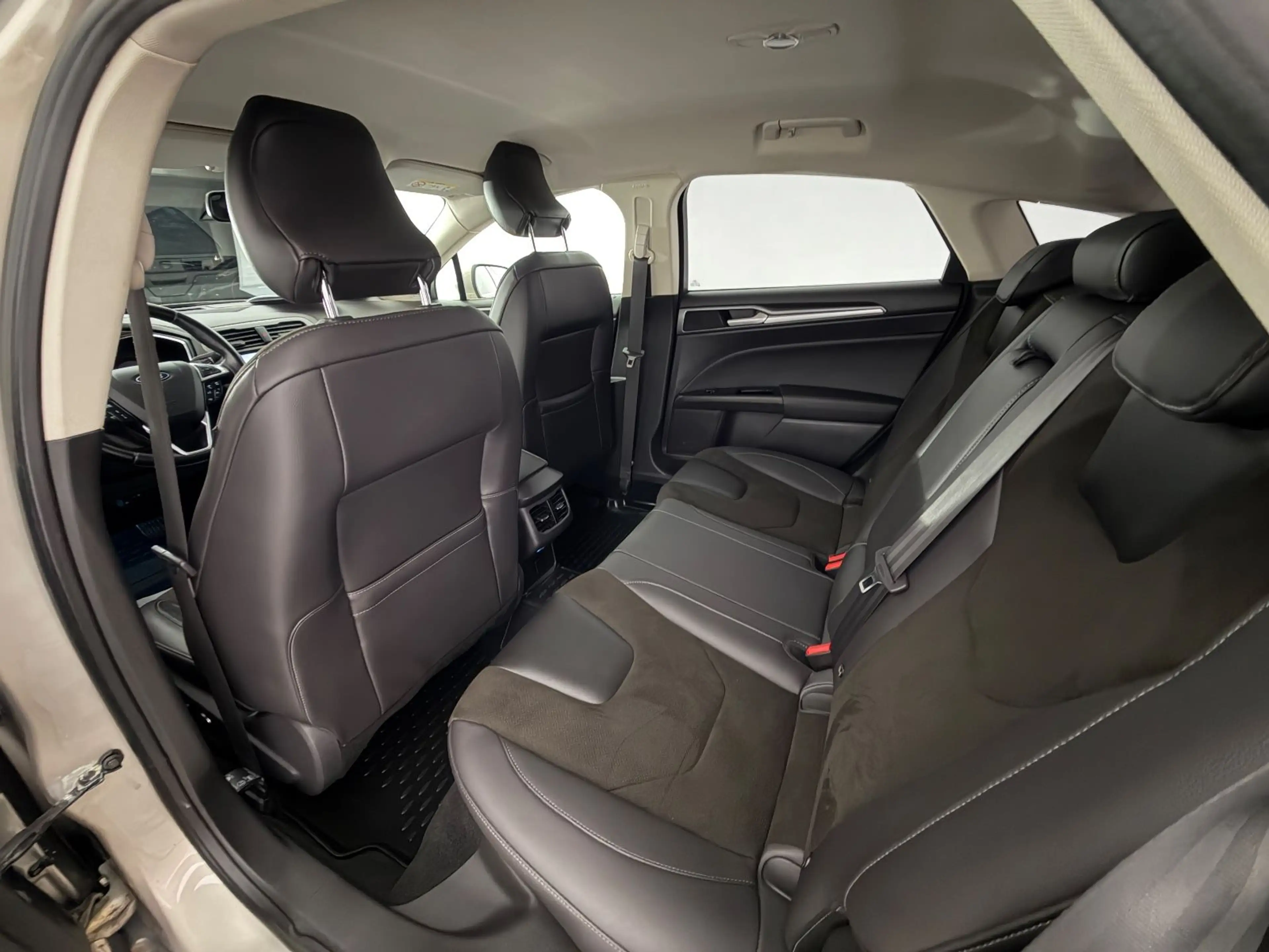 Ford Mondeo Lim. Titanium/LED/ACC/AHK/LEDER/KAM/ — photo 8