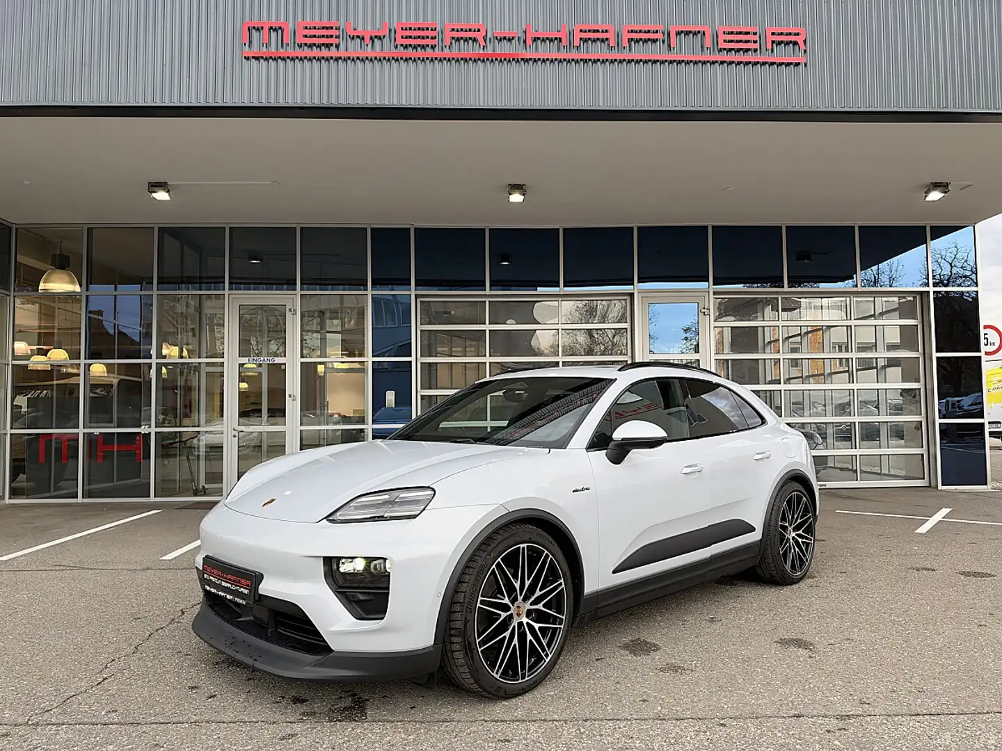 Porsche Macan 4 / AHK / PANO / Sportsitz / 22" Grau - 1