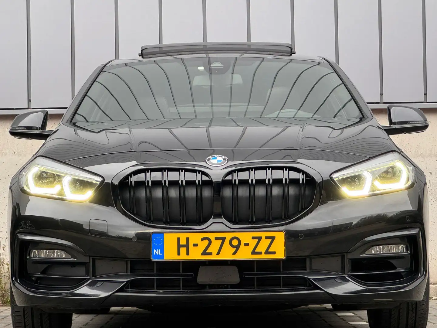 BMW 118 1-serie 118i 140PK Aut. High Exe. Pano Camera Trek Zwart - 2