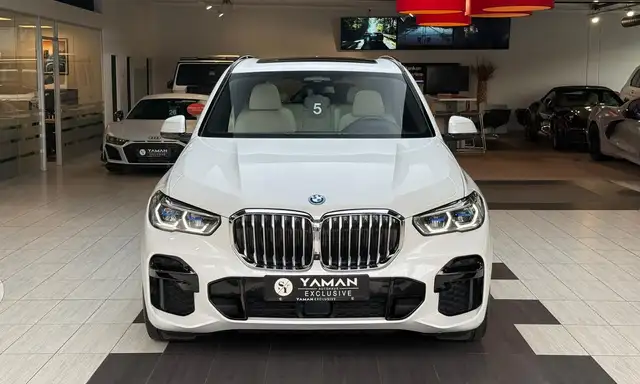 BMW X5 view 3