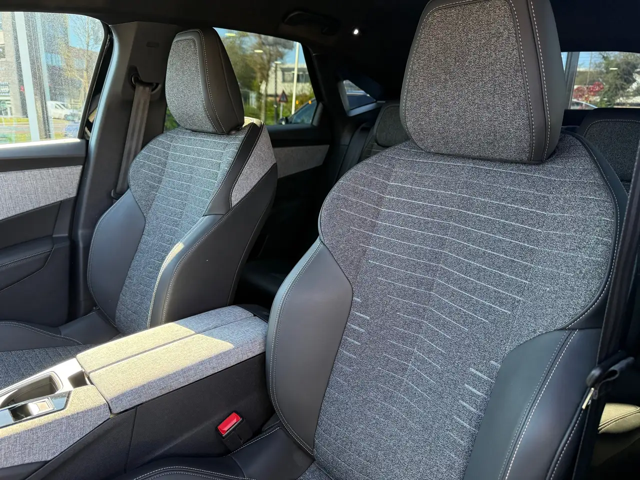 Peugeot 3008 1.2 Hybrid 145 Allure 18