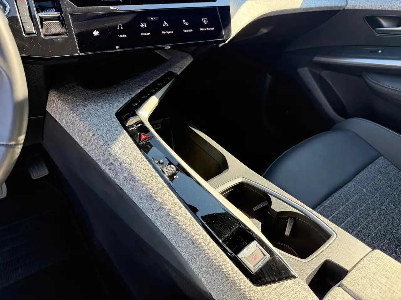 Peugeot 3008 1.2 Hybrid 145 Allure 11